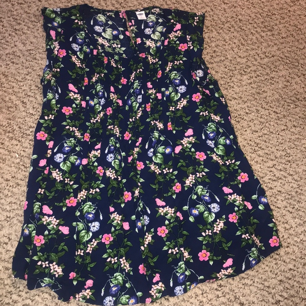 tank top half short sleeve that has flowers on it